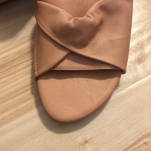 NWT, 8M, flat slip on sandals,Rose Gold,Lightweight,Comfortable,non slip bottoms - Picture 2 of 8
